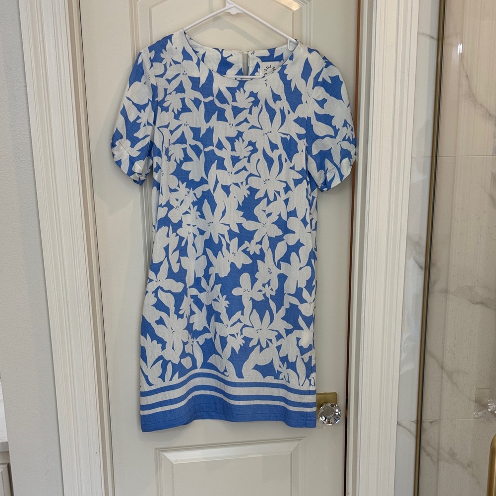 Blue and White Floral Short-Sleeve Shift Dress